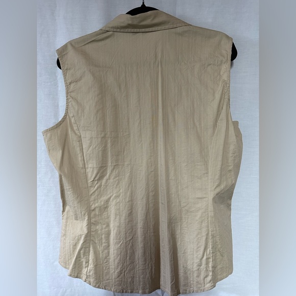 Barely worn. Women’s XL button down tank. Light tan. - Picture 2 of 3